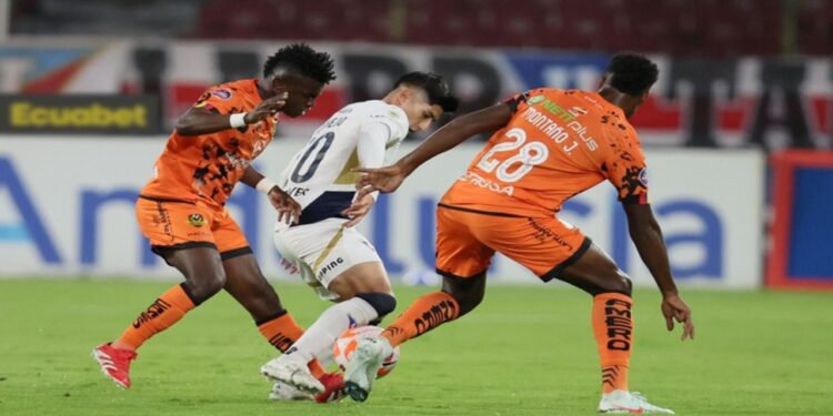 Liga de Quito frente a Libertad FC