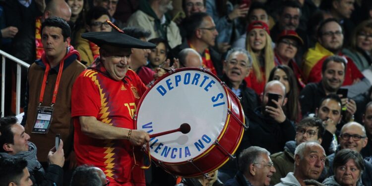 Muere Manolo «el del bombo»,  el hincha más icónico de la selección española