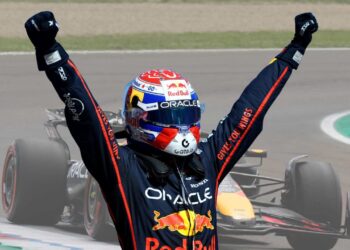 Vertappen protege su racha en Emilia-Romaña