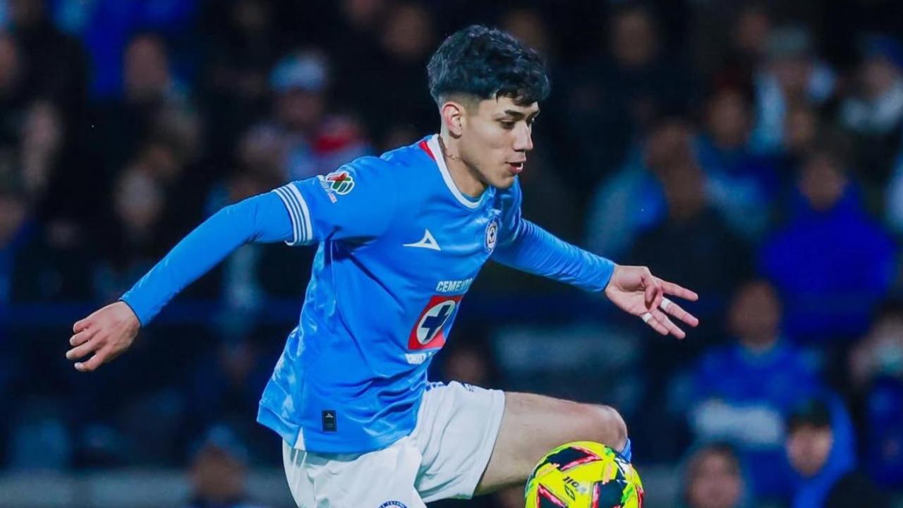 Omar Campos sufrió una lesión similar en marzo; quedó fuera del torneo por distensión de segundo grado. (Foto: Cruz Azul)