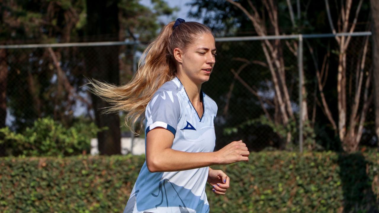 Opal Curless no pudo debutar en la J1, pero cuando lo hizo, apareció en el once ideal de la J9. (Foto: Cruz Azul Femenil)