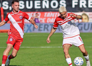 Estudiantes de La Plata no hizo pie en La Paternal y cayó goleado por 4-0 frente a Argentinos Jrs. con horrores defensivos. Sin embargo, por las derrotas de Defensa y Justicia y de Independiente Rivadavia lograron clasificar a la siguiente instancia