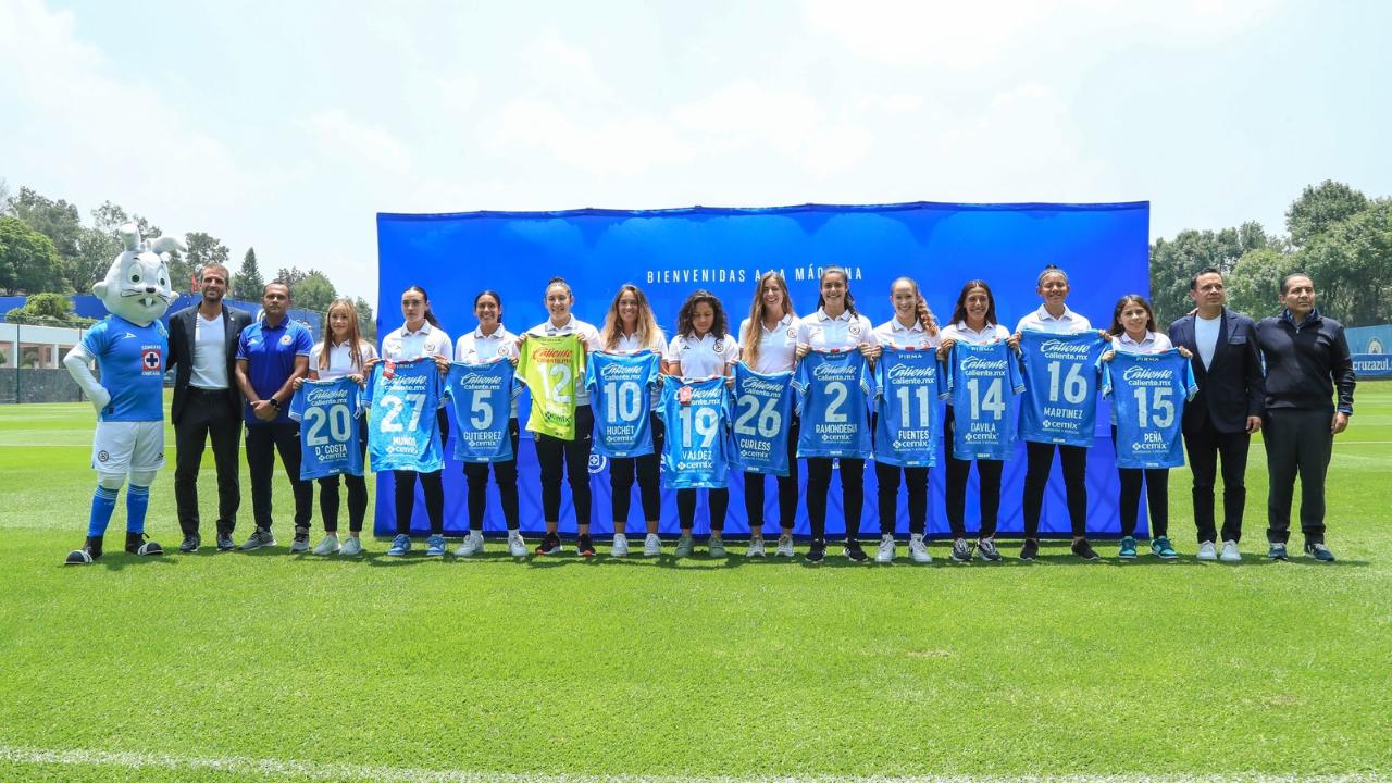 Tan solo en el primer semestre de 2024, Cruz Azul Femenil tuvo 10 altas por 13 bajas. (Foto: Cruz Azul Femenil)