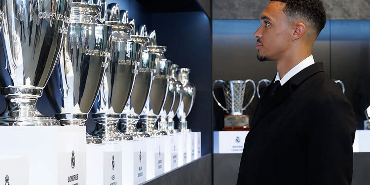 Arnold presentación Real Madrid