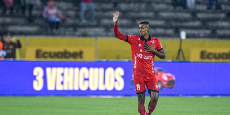 Fidel Martínez se va de El Nacional