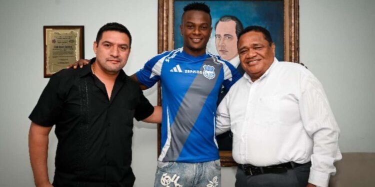 José Angulo: La nueva arma en ataque del bombillo