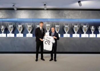 Presentación Dean Huijsen.