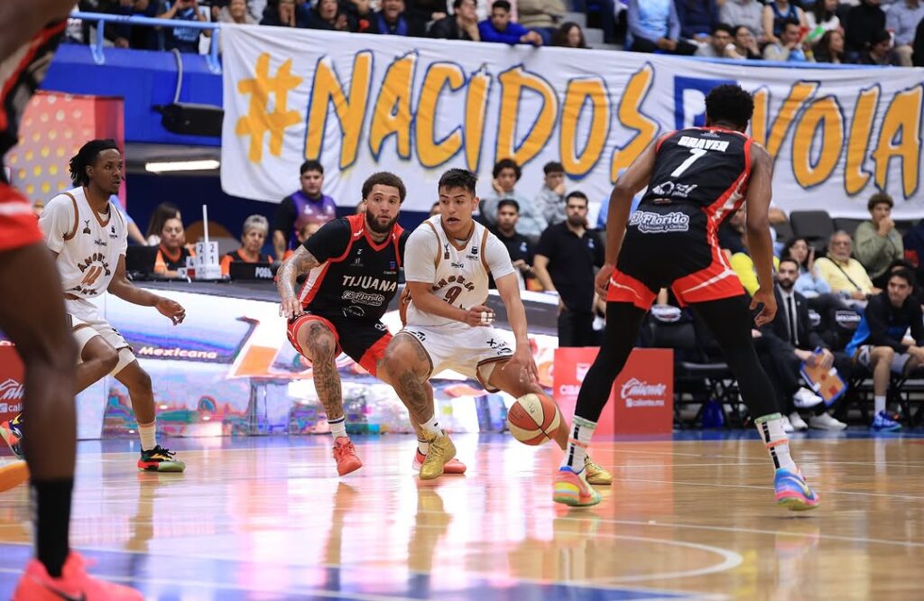 Entrega total en la duela, vibrante encuentro por el boleto a la final.