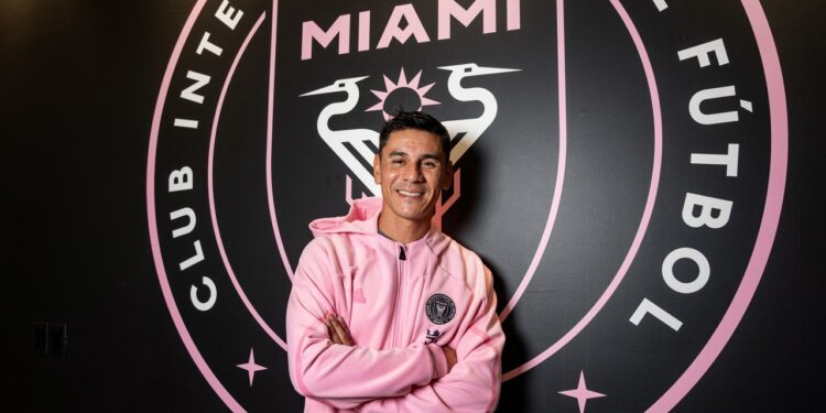 Ustari en su presentación con el Inter Miami. Foto: Inter Miami FC