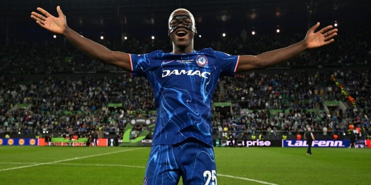 Moisés Caicedo en su natal Santo Domingo