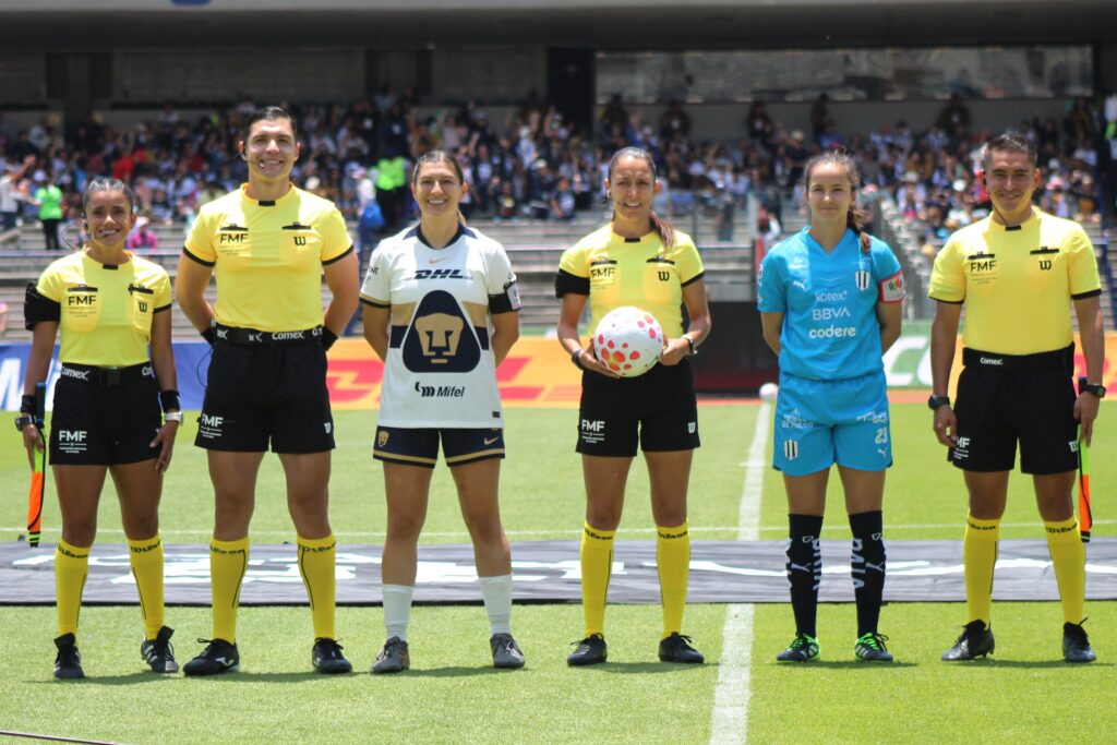 El estadio olímpico universitario registró una buena entrada en el inicio del torneo.