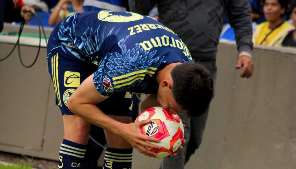 Alexis Gutiérrez, refuerzo azulcrema, disputó sus primeros minutos como jugador del América.
