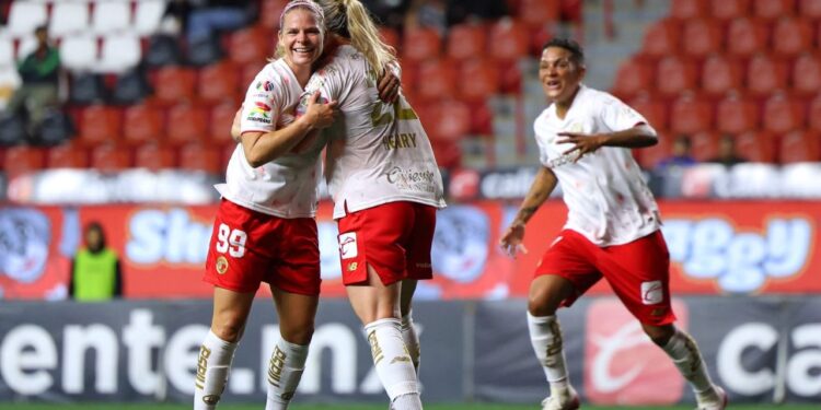 Victoria escarlata en la frontera