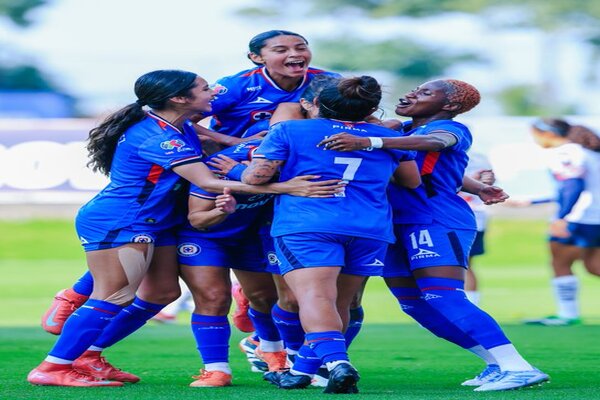 Cruz Azul femenil termina por aplastar a Rayadas
