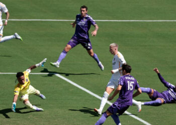 Atajó de todo pero no alcanzó: Orlando City, con Gallese, perdió 2-1 con Los Ángeles Galaxy