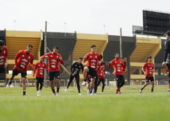 El primer día: La selección peruana hizo sus primeros trabajos en Montevideo