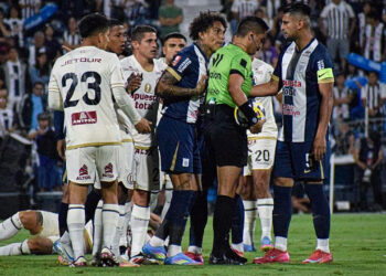 Universitario y Alianza Lima se enfrentan este domingo desde las 5:30