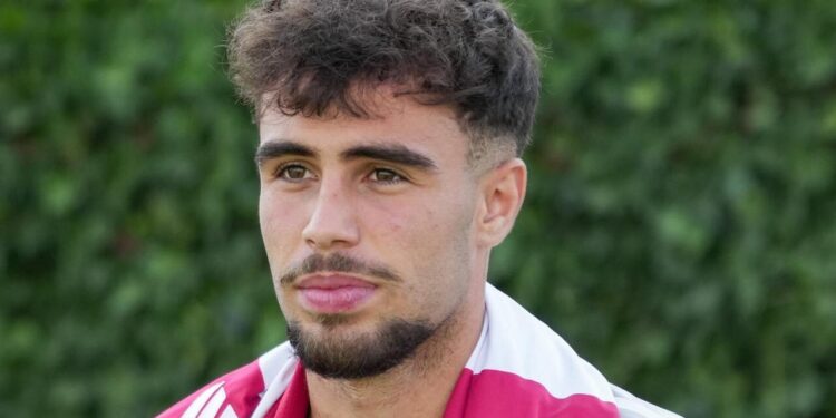 Adrián Valenzuela vuelve a los terrenos de juego 12 meses después