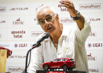 Jorge Fossati, DT de Universitario: "Los que juegan torneos internacionales representan al país"