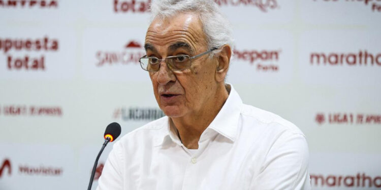 Jorge Fossati, director técnico de Universitario: "Goles que erras allá, te pueden costar caro"