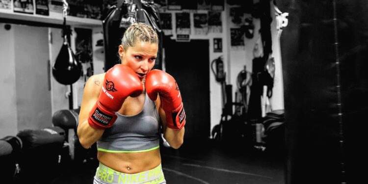 Patri “WonderWoman”, profesional tanto dentro como fuera de los combates