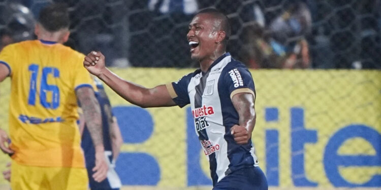 Pedro Aquino: "Estoy muy feliz de anotar un gol después de 9 años nuevamente en Perú"