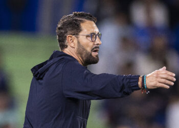 Bordalás dando indicaciones