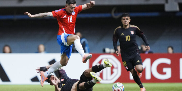 ¡Teníamos el empate!: Perú perdió sobre la hora 2-1 ante Chile en Santiago