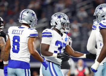 Dallas offense roars back, but defense still holds the reins