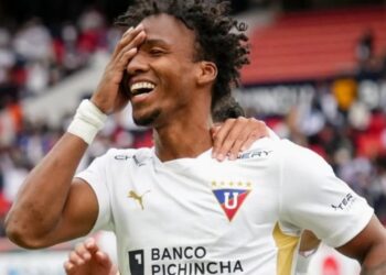 El defensor ecuatoriano finalizó su vínculo con el club albo