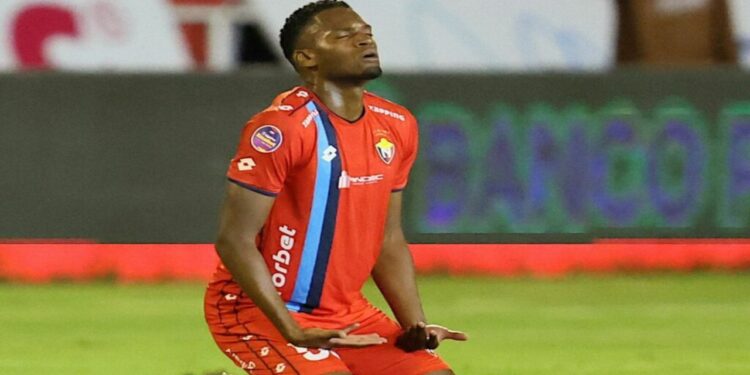 El Nacional pierde tres puntos por deuda