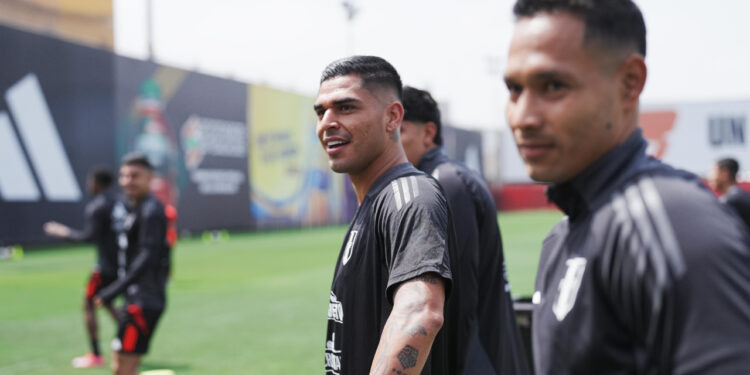 Casi todo listo: Así formaría Perú ante Chile este viernes en Santiago