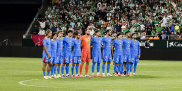 Minuto de silencio en La Cartuja