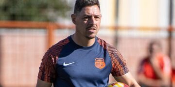 Gaby Fernández, de liderar en el campo a dirigir desde el banquillo