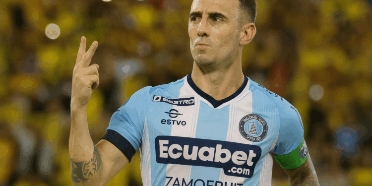 Damián DÃaz regresa al fútbol ecuatoriano - Imagen creada con IA