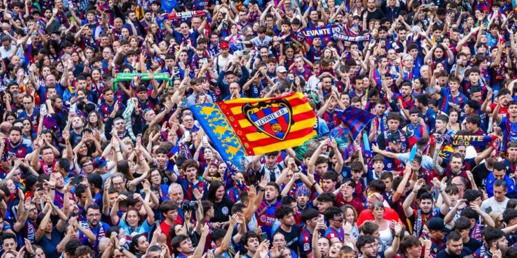 Celebración tras el ascenso del Levante UD