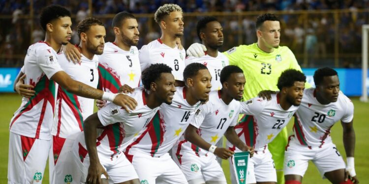 Surinam, rival de Bolivia en el repechaje, podría ser descalificado por la FIFA
