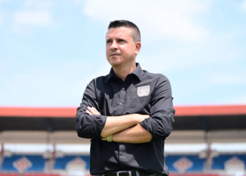 Sergio Lobera firma con el campeón indio