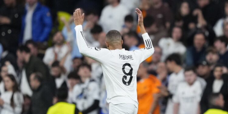 Mbappé celebrando en el Bernabéu