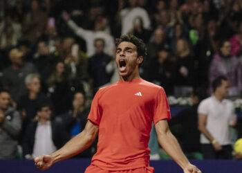 Cerúndolo festeja su triunfo ante Zverev