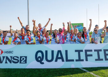 Jugadoras de Las Yaguaretés festejando el ascenso en el torneo de Dubái