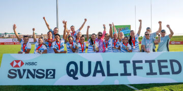 Jugadoras de Las Yaguaretés festejando el ascenso en el torneo de Dubái