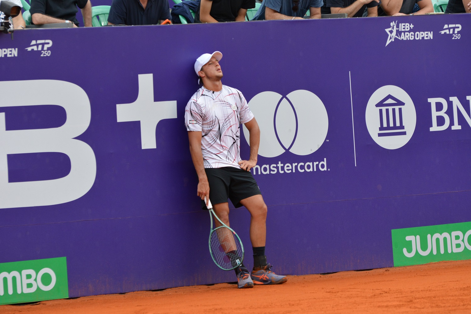 Darderi desbordado por la presión y el desarrollo adverso