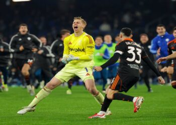 Portero del Como celebrando la victoria