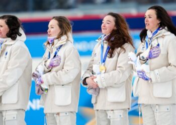Francia se llevó el oro en la prueba de relevo femenino en biatlón tras los títulos olímpicos del relevo mixto y masculino.