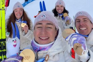 Medalla de oro para Eric Perrot, Quentin Fillon Maillet, Lou Jeanmonnot y Julia Simon