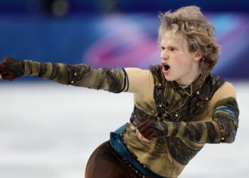 Malinin actuando en la pista de hielo de Milano-Cortina