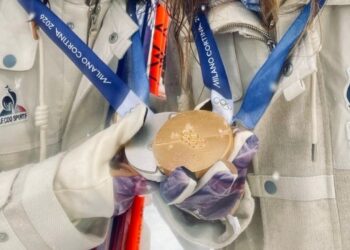 Julia Simon y Océane Michelon, plata y oro en la Mass-start biatlón