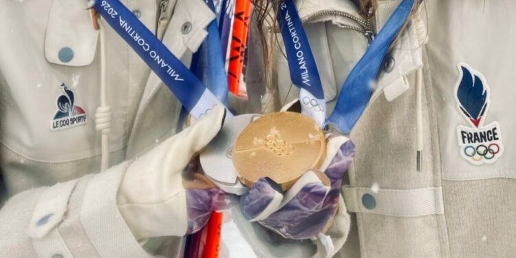 Julia Simon y Océane Michelon, plata y oro en la Mass-start biatlón