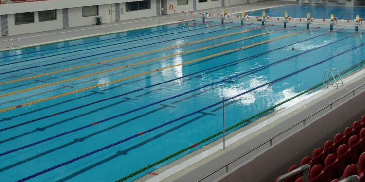 Natación: Léon Marchand disputará cinco carreras en los Estados Unidos